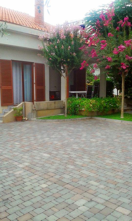 Apartment Magnolia Petrcane Bagian luar foto