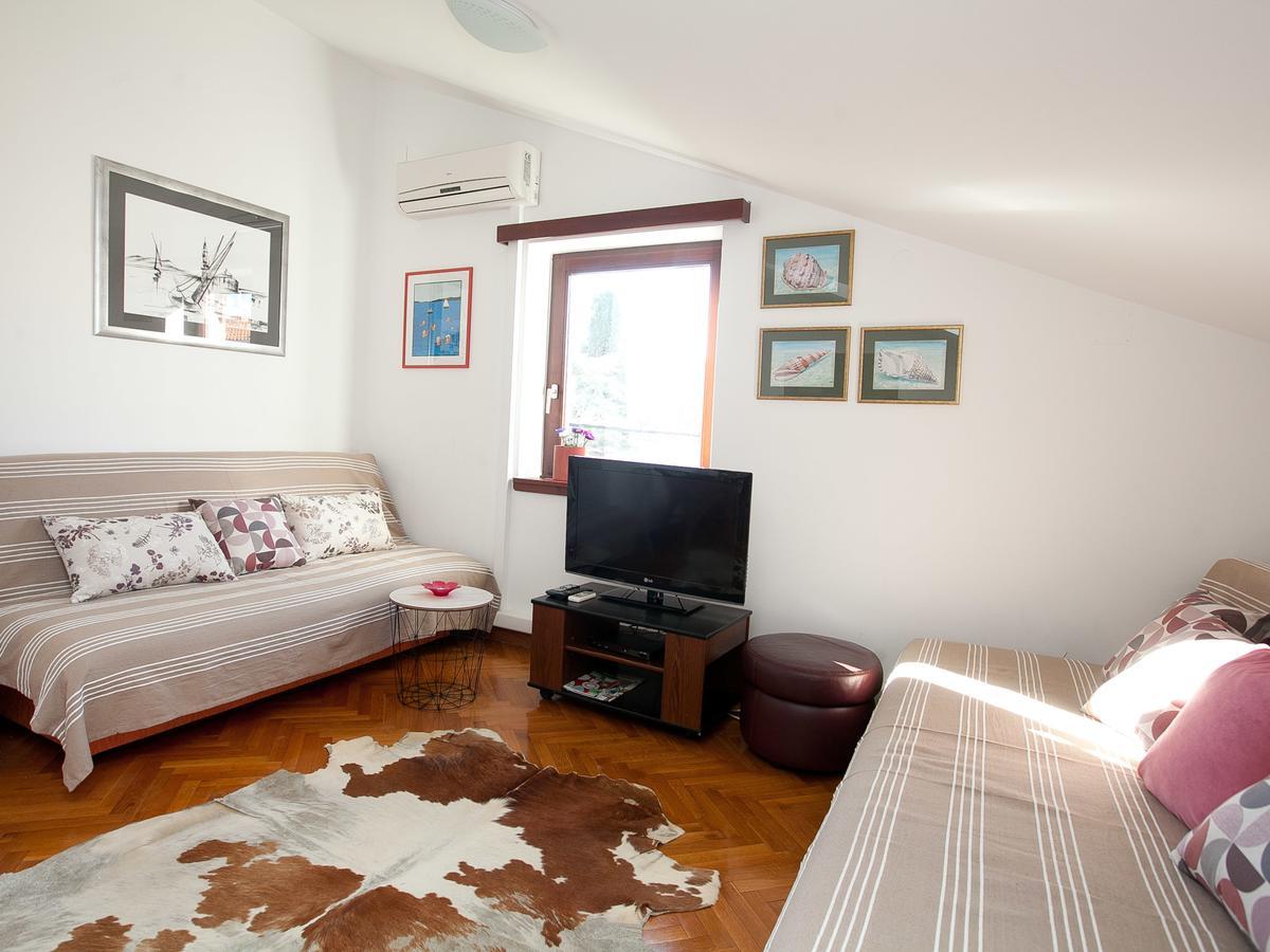Apartment Magnolia Petrcane Bagian luar foto